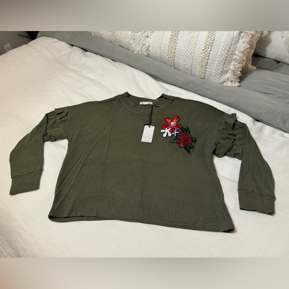 Love Riche | Long Sleeved Olive Green with Jewel Flower Appliqué Top | Medium - Picture 8 of 9